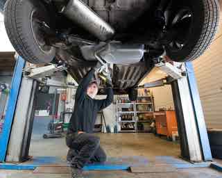 94% Mechanic Man Under Car Answers English, Portugues, Deutsch, Espanol Espana, French/Francais, Espanol Mexico, Italiano, Russian