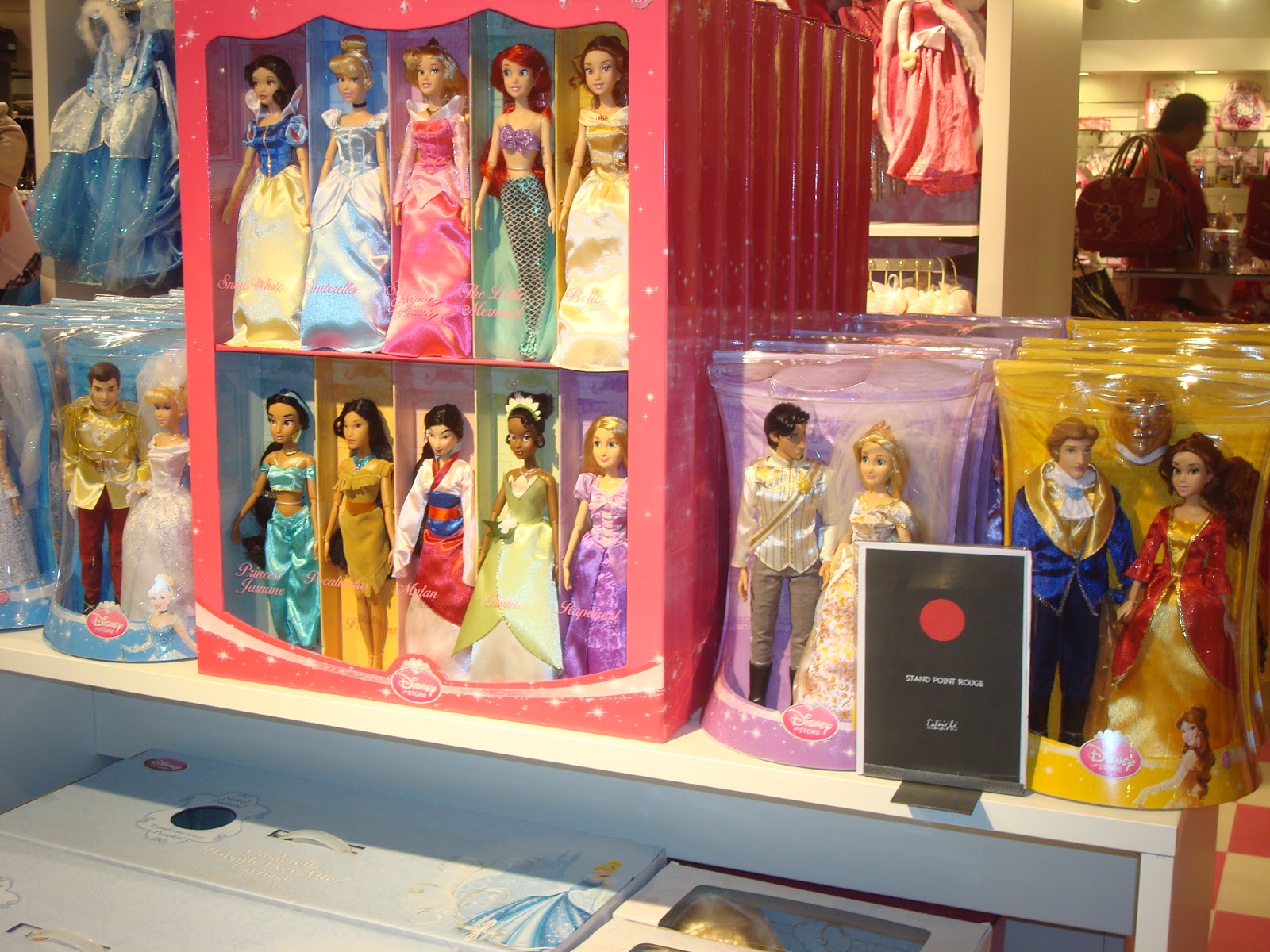 Le coffret des princesses Disney dans le Disney store éphém¨re des Galeries Lafayette