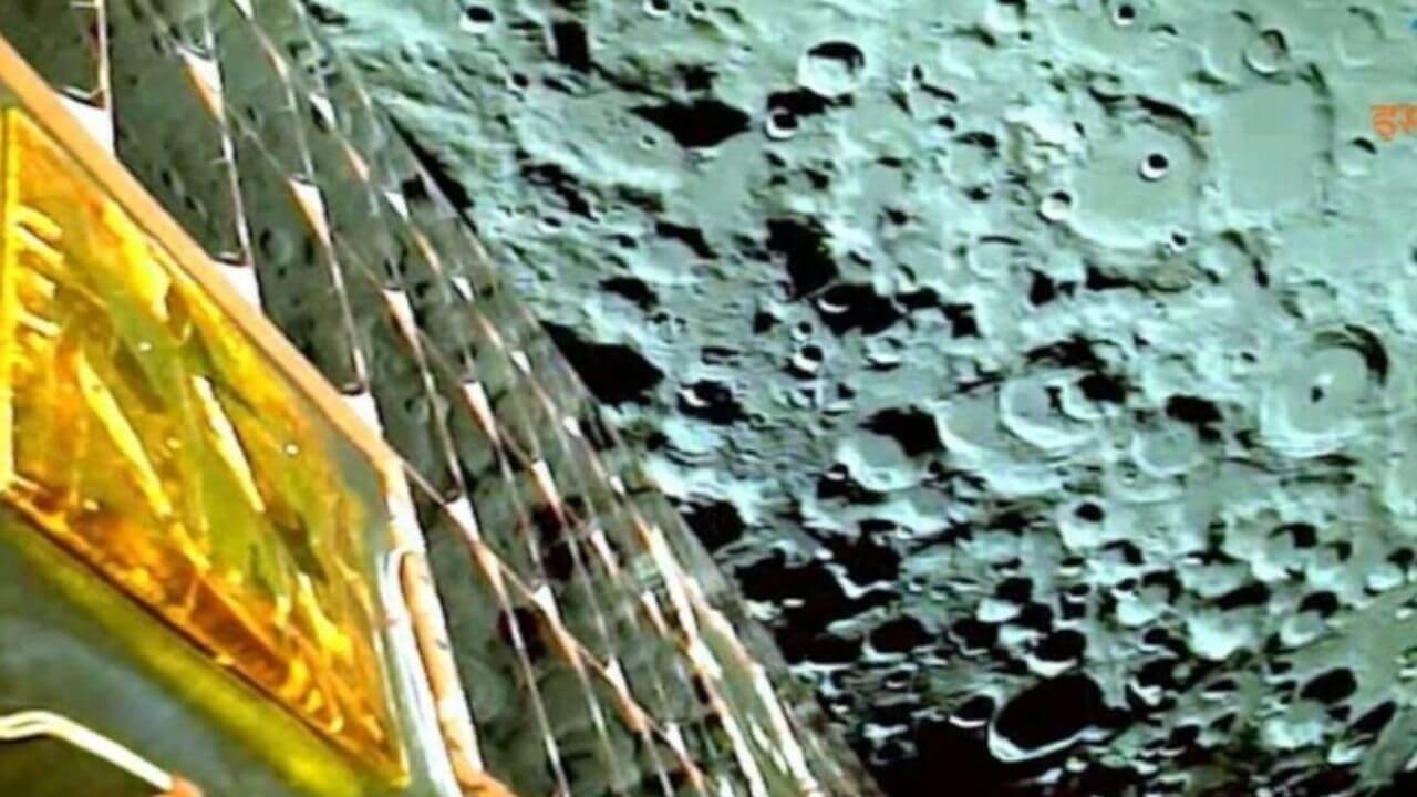 India closes in on moon landing | A new Report by Dawn News | Live View