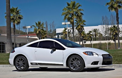 2012-Mitsubishi-Eclipse-SE-Side-Angle-View