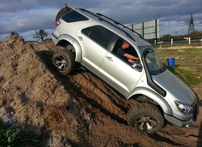 modifikasi mobil toyota fortuner off road