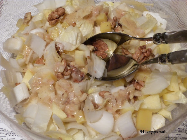 Salade d'endives, pommes, comté et nuances de noix