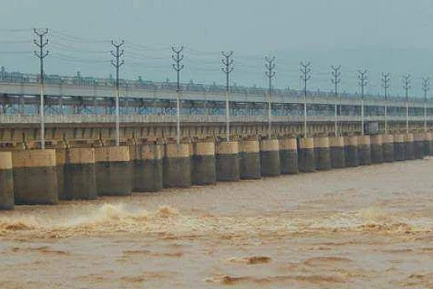 ফারাক্কা বাঁধের ১০৯টি গেট খুলেছে ভারত