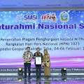 Bupati Zahir Terima Penghargaan Mitra Rangkaian HPN 2023