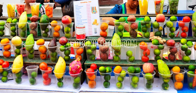 Vendor selling blended fruit drinks ນ້ໍາປັ່ນ