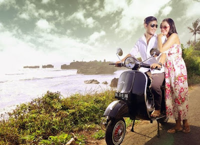 contoh pose foto prewedding terbaru