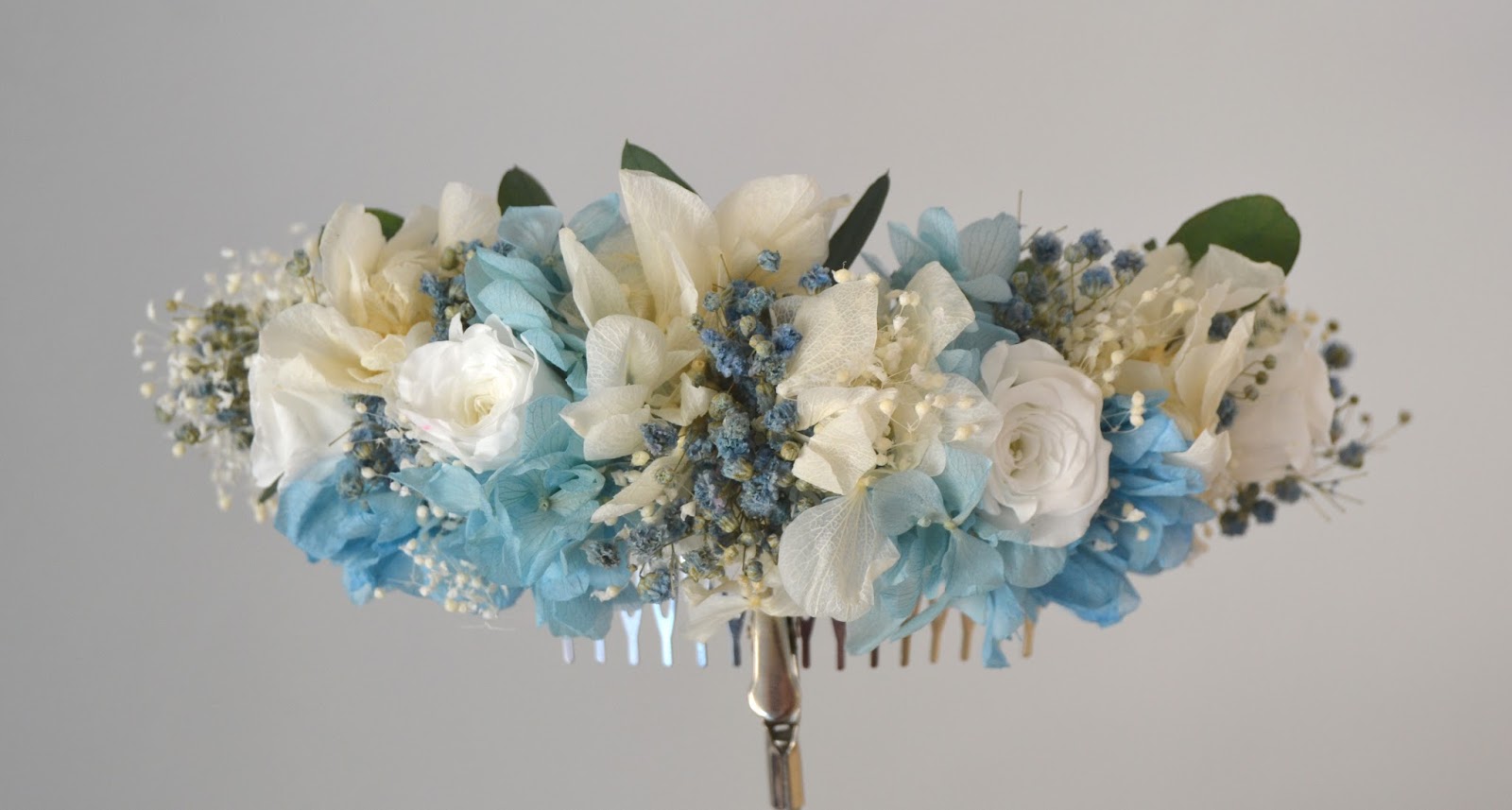 Corona comunión flores preservadas tonos azules