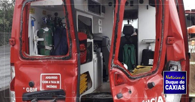 Engavetamento atinge ambulância do Corpo de Bombeiros deixa 7 feridos em Duque de Caxias