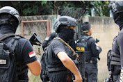 Densus  88 Geledah Rumah Terduga Teroris di Lampung