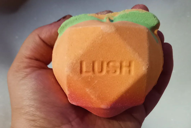 Lush bath bomb