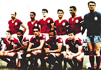 Sport Lisboa e BENFICA - Lisboa, Portugal - Temporada 1964-65 - Germano, Péridés, Raúl Machado, Cruz, Cavém y Costa Pereira; José Augusto, Eusebio, Torres, Coluna y Simoes - Campeón de Liga en Portugal, también jugó la final de la Copa de Europa