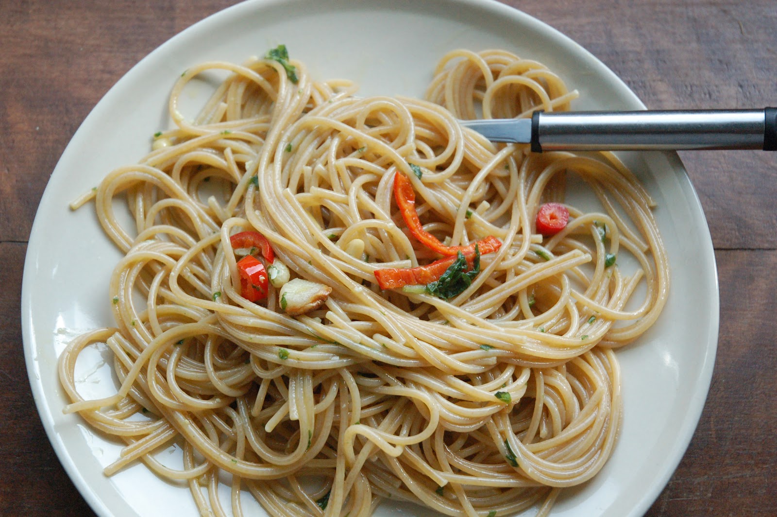 Badylarnia: Spaghetti aglio olio e peperoncino con pesto ...