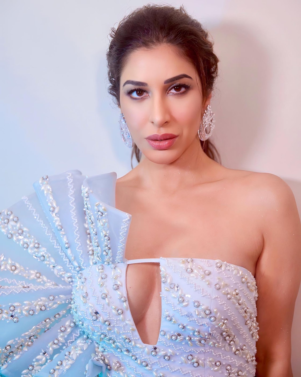 Sophie Choudry cleavage curvy tight white dress