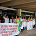 Servidores choram por serem expulsos do Hospital de Base de Brasília