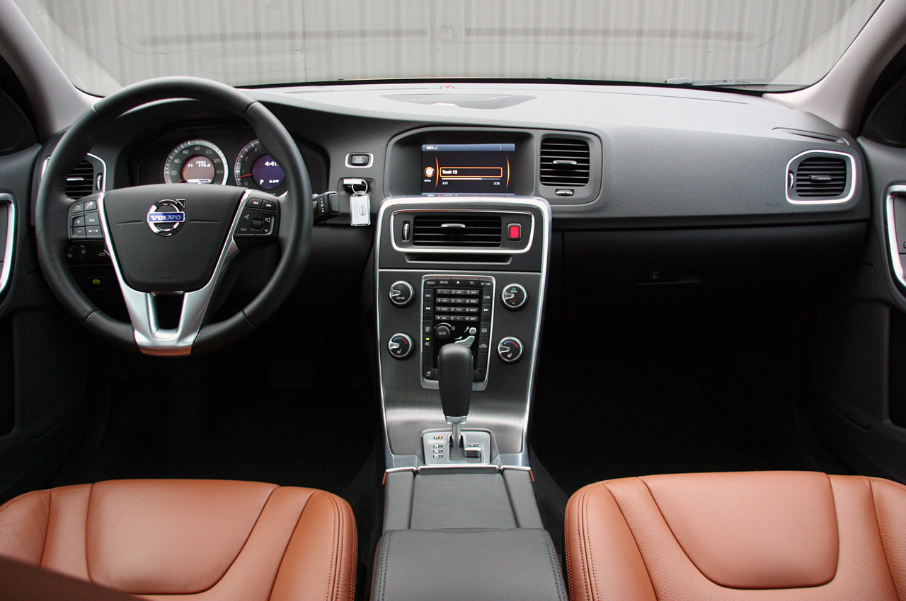 2011 VOLVO S60 INTERIOR DESIGN