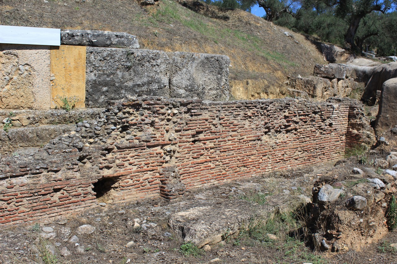 Restes du portique romain à deux étages (stoa) Sparte