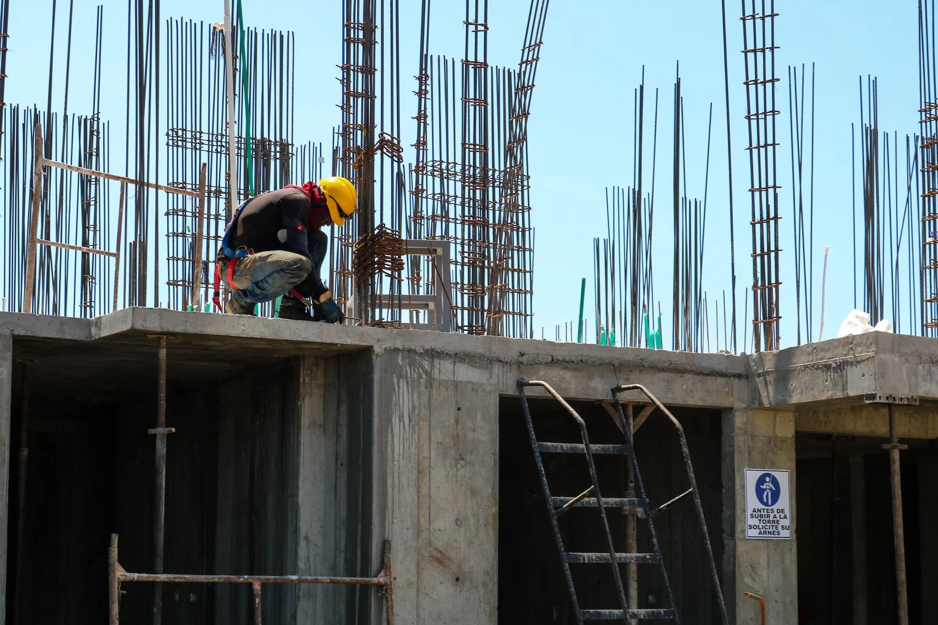 7 Ways For Construction Workers to Stay Safe on the Job