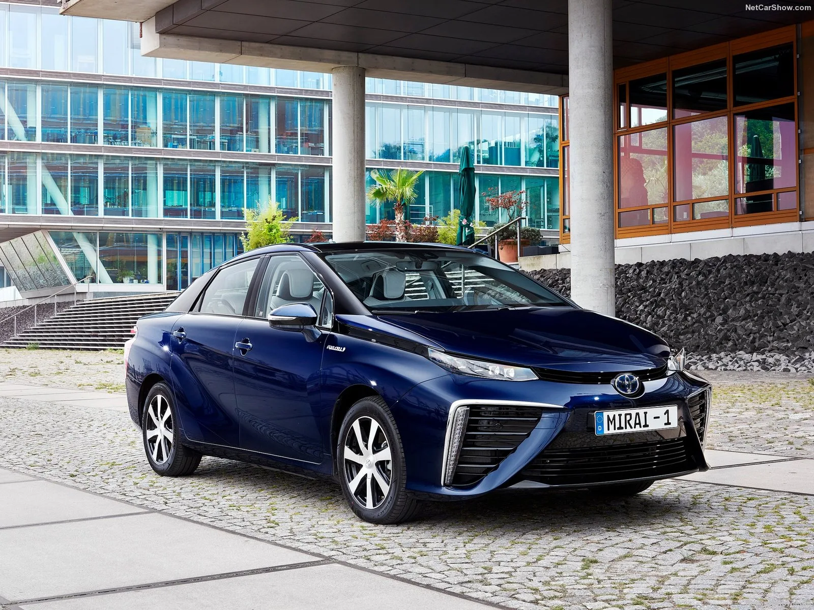 Hình ảnh xe ô tô Toyota Mirai 2016 & nội ngoại thất