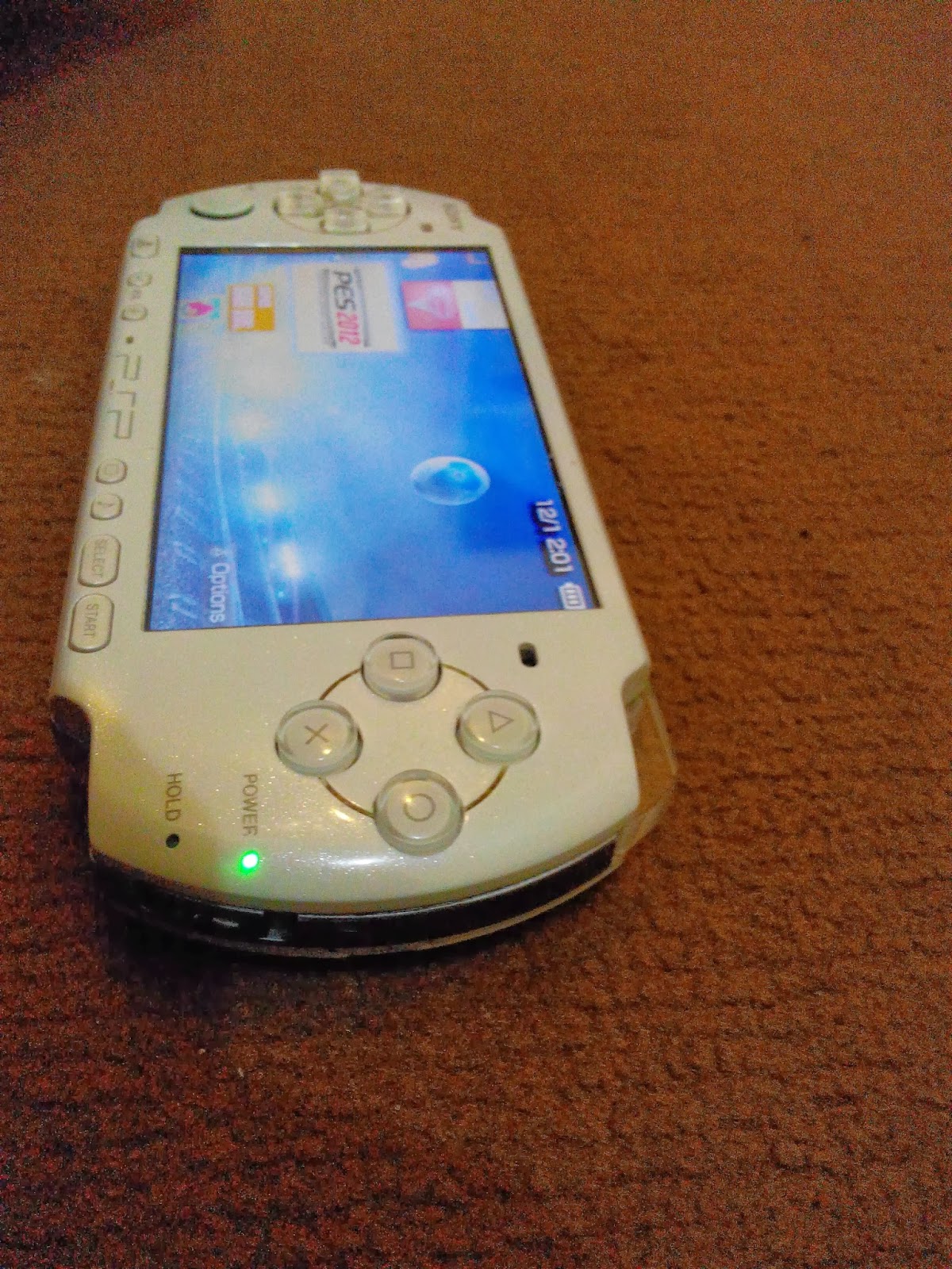 Kayla-Laptop: SONY PSP 3006 warna putih limited edition 