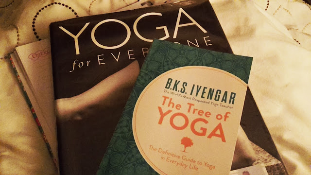 Project 365 2017 day 19 - Yoga texts // 76sunflowers