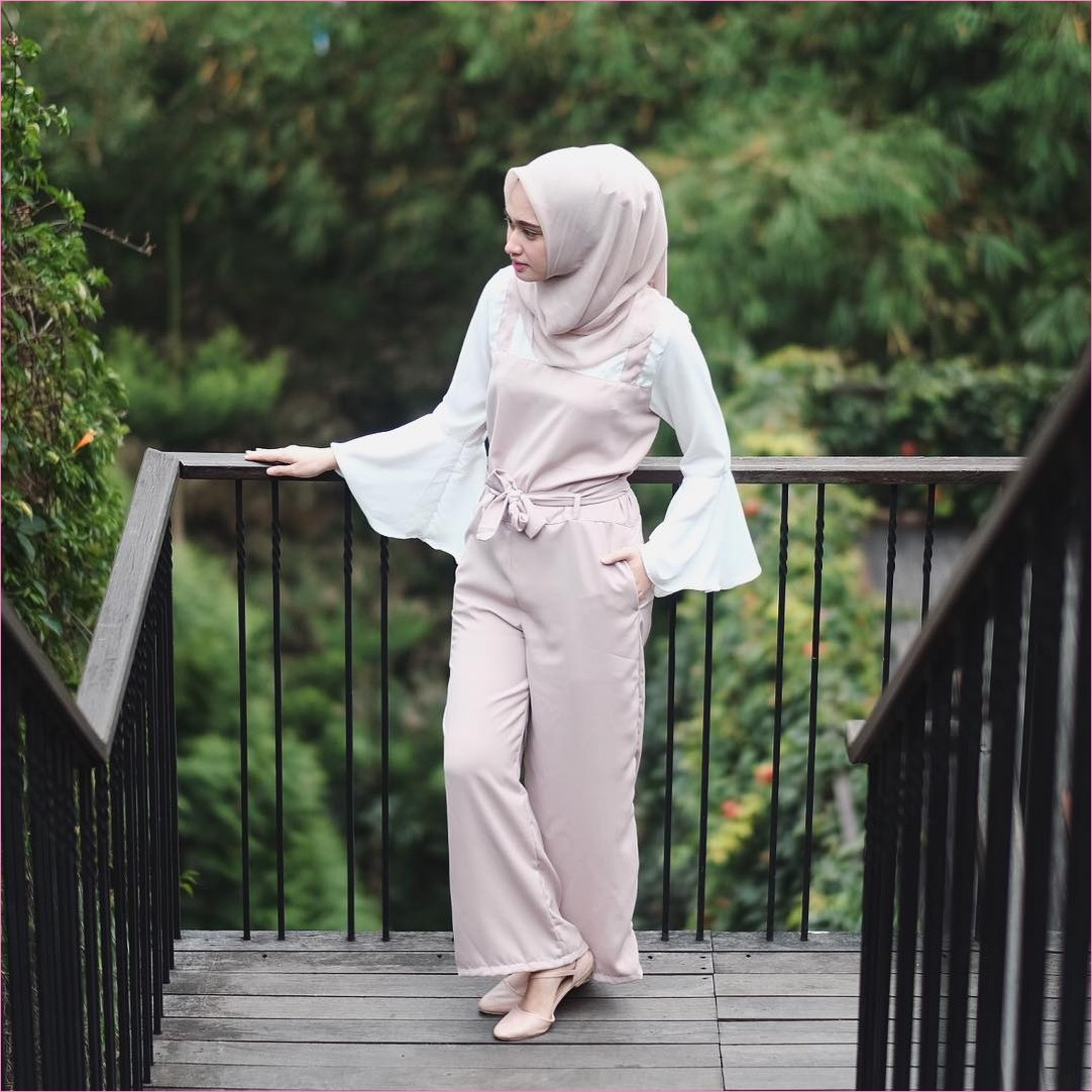 Outfit Baju  Hijab Casual Untuk Ke Kantor Ala Selebgam 2021