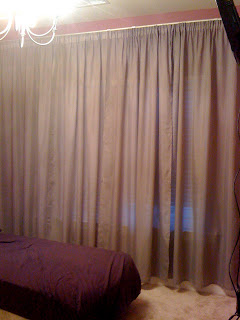 girls bedroom design with gray floor-to-floow wall-to-wall curtains from IKEA