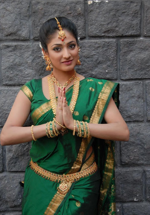 hari priya in saree actress pics