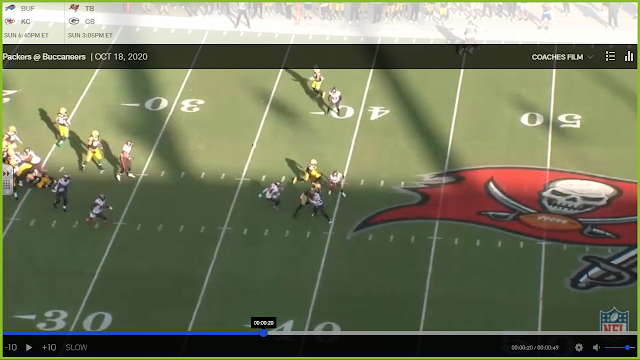 Bucs pressure forces a quick Rodgers throw