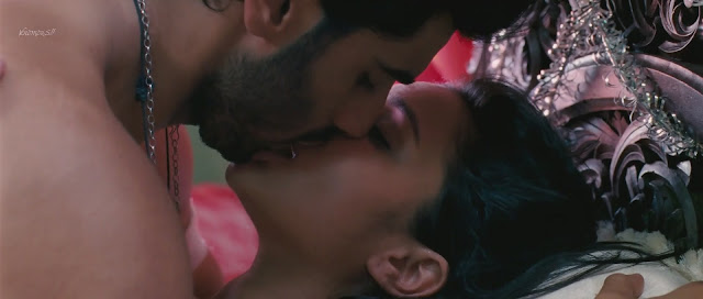 Parineeti Chopra Hot Kiss from Ishaqzaade
