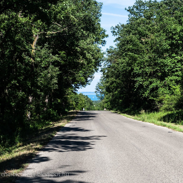 Első kilátópont a Balatonra a pécselyi úton