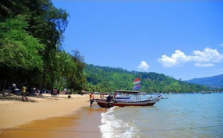 Pantai Manggar Segarasari