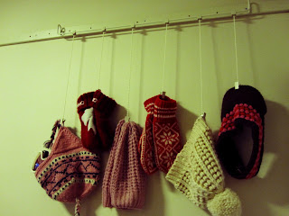 Hanging hat rack