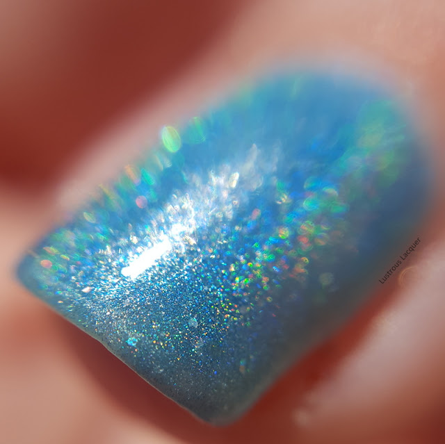 Soft-Turquoise-holographic-nail-polish