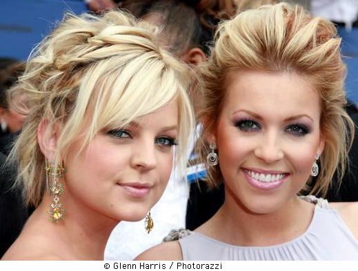 Its most popular types include the updo hairstyle, long layered,