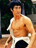 Bruce lee (lelaki comel ke gagah perkasa)