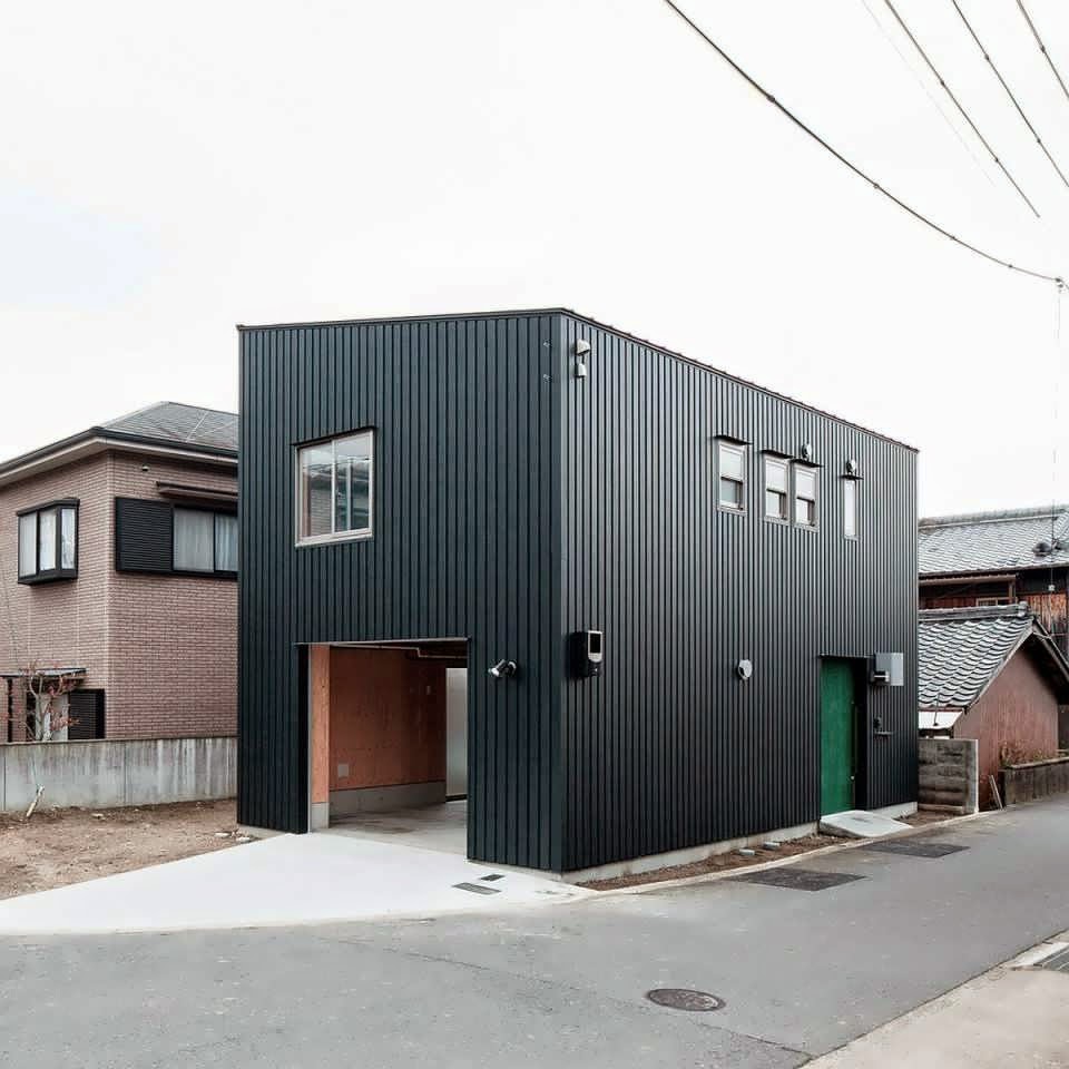 Combine Between Container and Tatami Make a Modern  