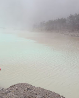 Keindahan Ciwidey: Dari Kawah Putih Hingga Kebun Stroberi