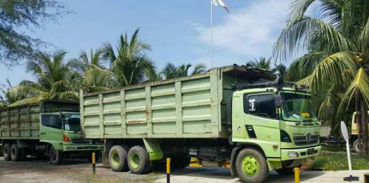 Truk pasir hino -warna hijau 2