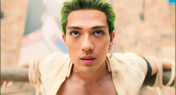 actor-Arata-Mackenyu-Roronoa-Zoro-one-piece-comic-con-colombia