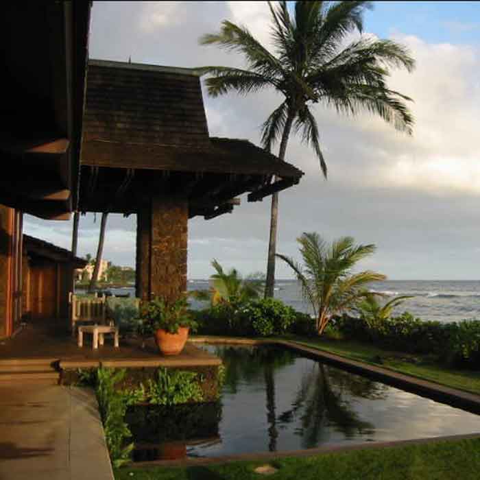 hawaii beach house. living at a each house,