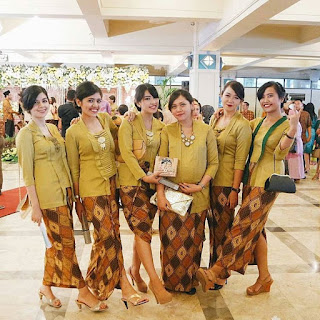 kumpulan inspirasi model kebaya batik modern terbaru