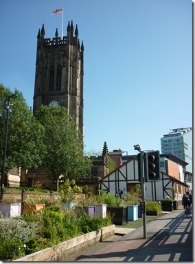 19 walk by irwell and cathedral