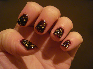 Christmas holiday themed nails manicure red and gold