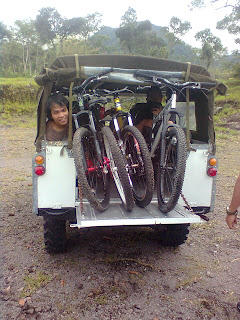 Bersepeda Di Kaki Gunung Merapi