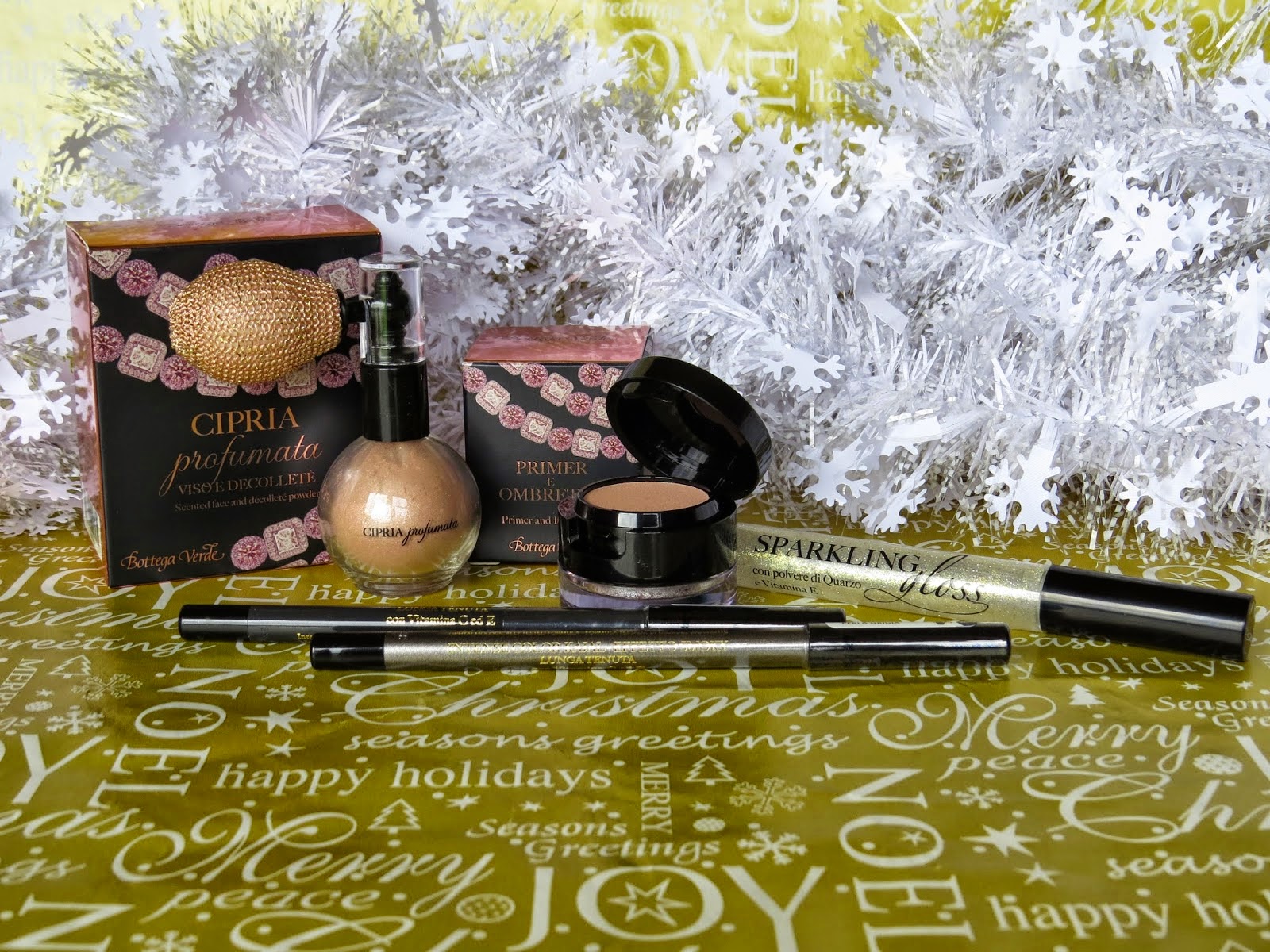 http://bellettomake-upandbeautyblog.blogspot.it/2014/12/christmas-make-up-giveaway.html