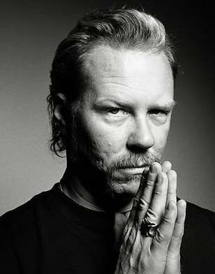 Foto de James Hetfield con bigote