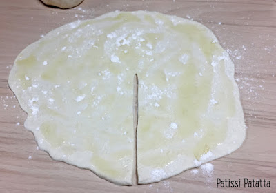 recette de parathas, parathas, pains indiens, indian breaks, indian breads, cuisine indienne, préparer du ghee, façonner des parathas, tutoriel photos parathas, patissi-patatta