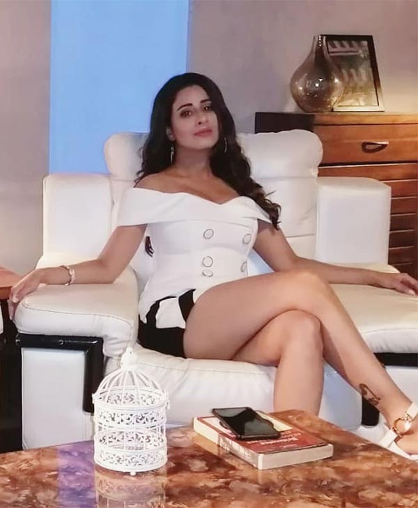Cheshta Bhagat sexy legs hot actress