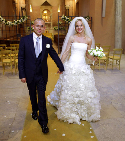 mena suvari wedding dress. the dress is very much the