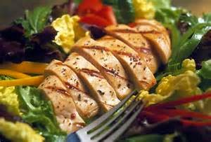 To present a solid chicken high protein diet menu we require a few foodstuffs, for example chicken breast with skin has balanced measures to the whole family, canola oil that will additionally be utilized when flame broiling, paprika red chips, fit salt or dark pepper, to taste new parsley leaves, crisp thyme leaves to taste, lemon and numerous other integral materials. To begin this dish we might first do the cleaning of all nourishment materials by washing with water. 